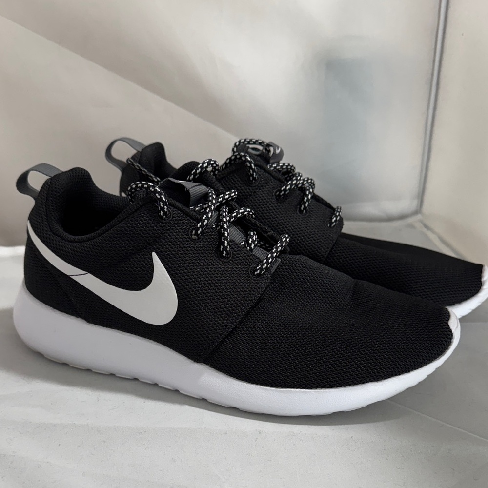 Women’s Nike Roshe One Black and White Athletic Sneakers. Size 7.5